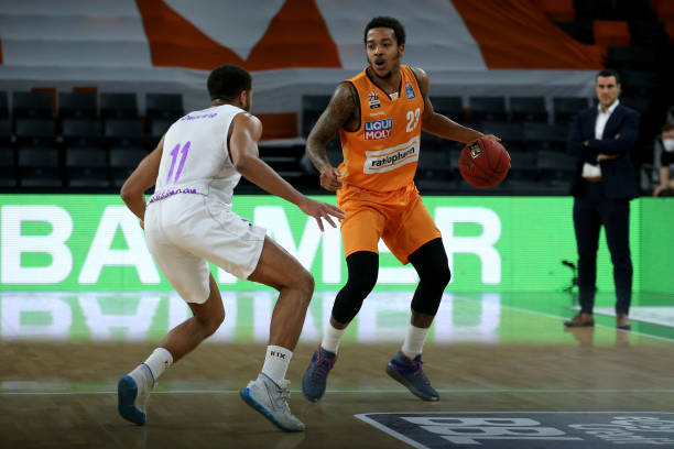 地板上挥洒 地板上挥洒